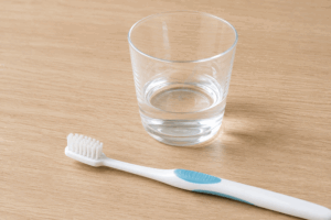 歯ブラシと少量の水がある場合